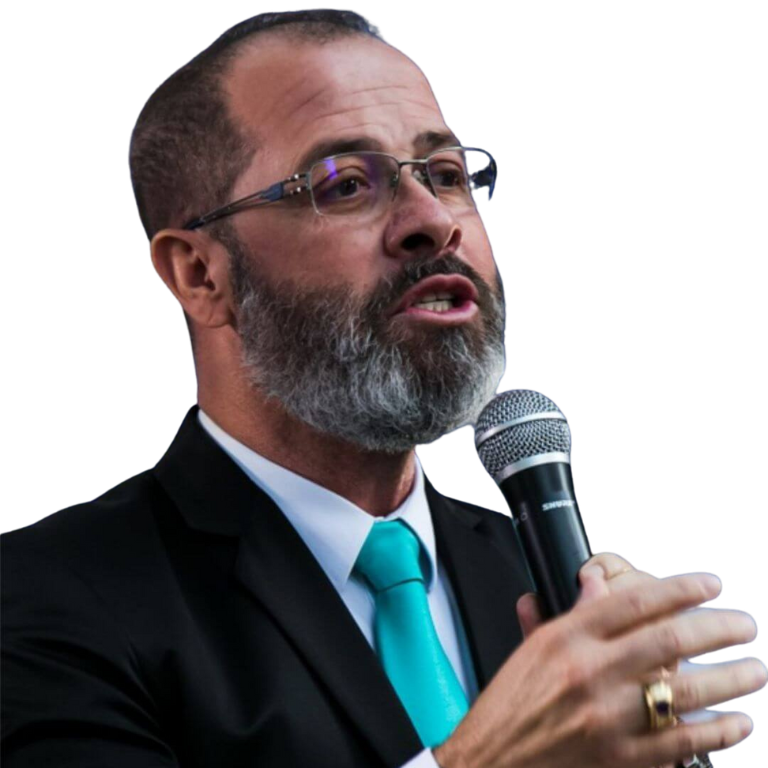 Dr. Eder G. Costa, professor do curso de teologia